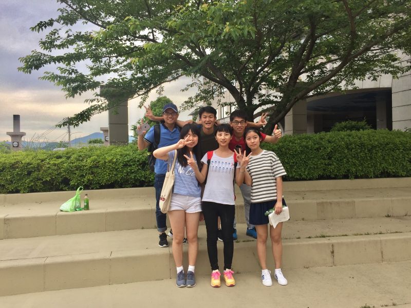 Đức Hạnh và bạn bè người Trung Quốc